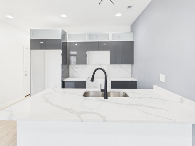 6346 S Evans Avenue, Chicago, IL 60637