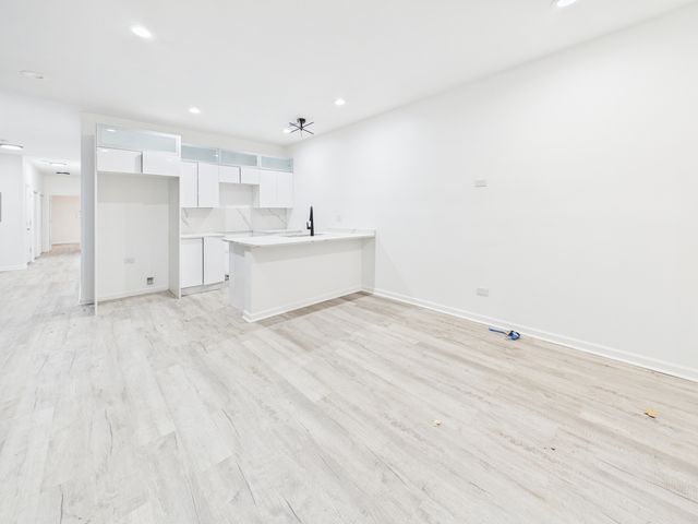 6346 S Evans Avenue, Chicago, IL 60637