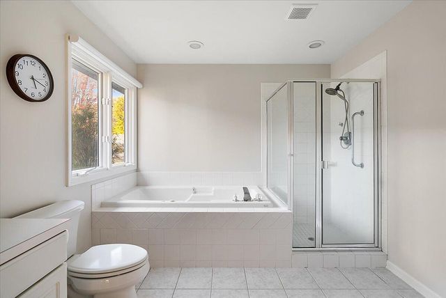 7820 Oakmont Court NE, Rockford, MI 49341