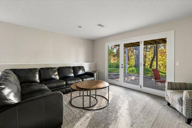 7820 Oakmont Court NE, Rockford, MI 49341