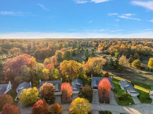 7820 Oakmont Court NE, Rockford, MI 49341