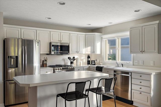 7820 Oakmont Court NE, Rockford, MI 49341