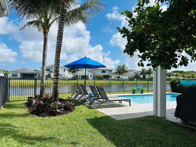 8537 Apple Falls Lane, Boca Raton, FL 33496