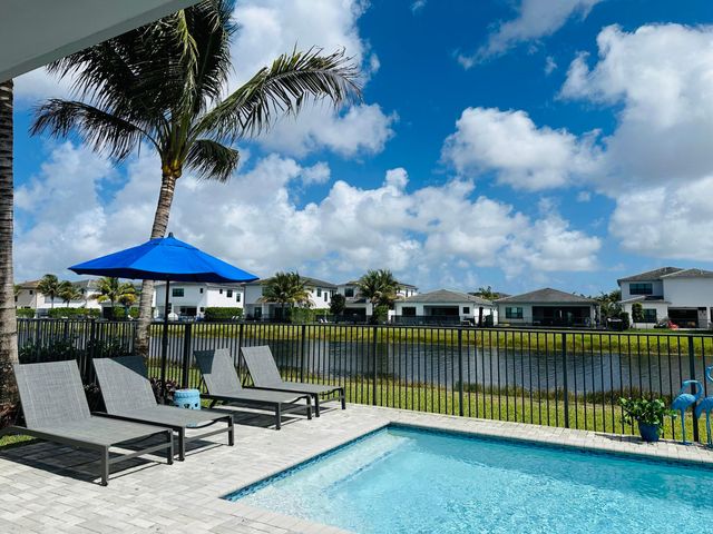 8537 Apple Falls Lane, Boca Raton, FL 33496