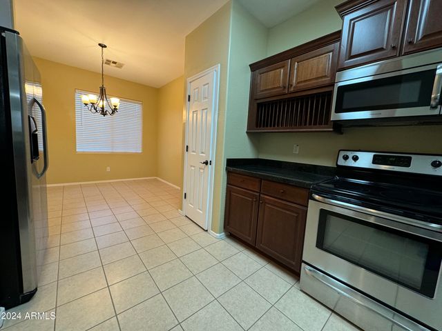 2524 W FAWN Drive, Phoenix, AZ 85041