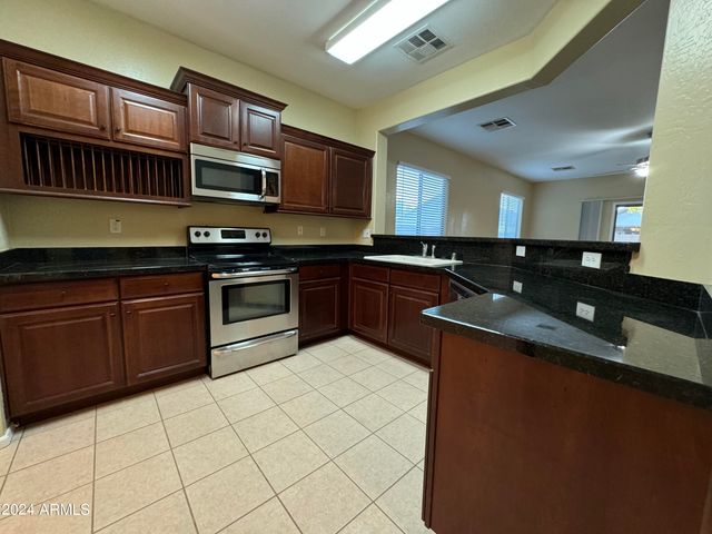 2524 W FAWN Drive, Phoenix, AZ 85041