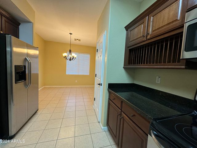 2524 W FAWN Drive, Phoenix, AZ 85041