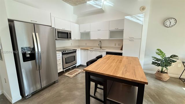 234 NE 3rd St 405, Miami, FL 33132
