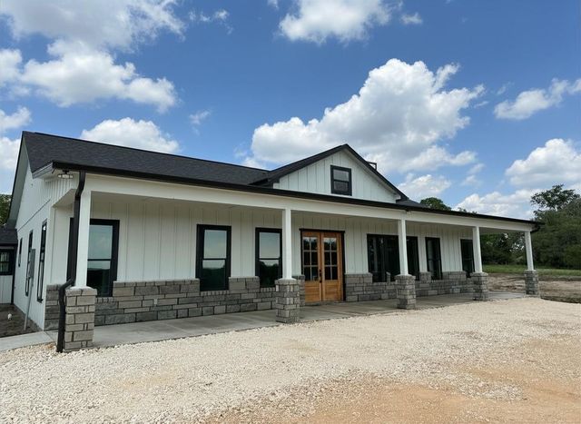 3880 Hranicky Rd, Schulenburg, TX 78956