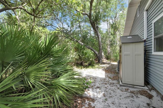 25801 BLUE LAKES DRIVE, Paisley, FL 32767