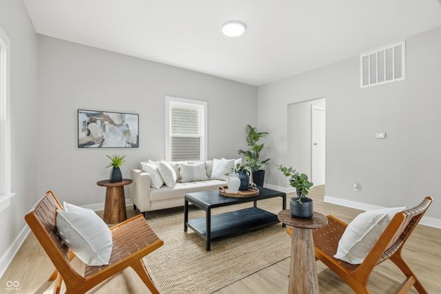 122 S 3rd Avenue, Beech Grove, IN 46107