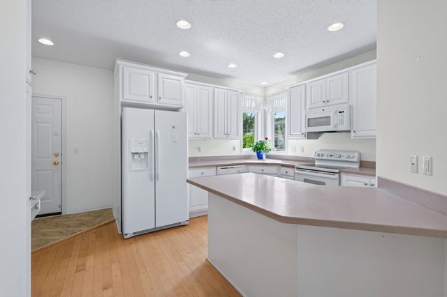 8808 Preserve Trail, Savage, MN 55378