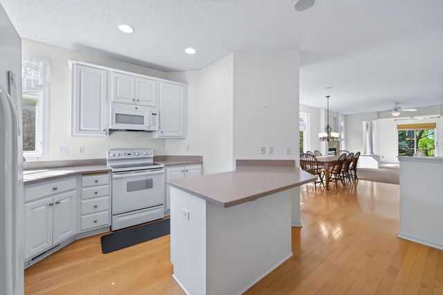 8808 Preserve Trail, Savage, MN 55378