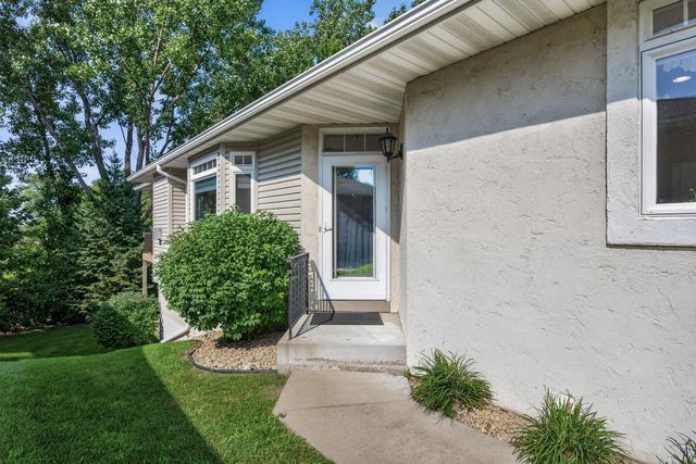8808 Preserve Trail, Savage, MN 55378