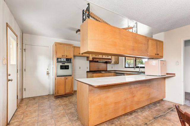 3327 Eisenhower Dr, Sacramento, CA 95826
