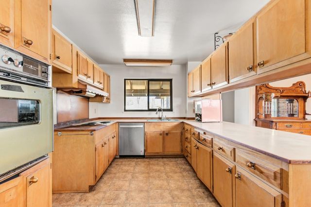 3327 Eisenhower Dr, Sacramento, CA 95826
