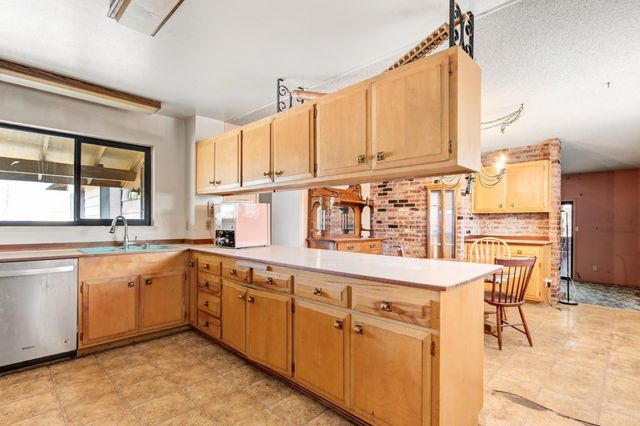 3327 Eisenhower Dr, Sacramento, CA 95826