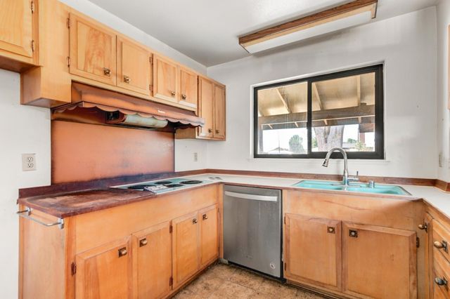 3327 Eisenhower Dr, Sacramento, CA 95826