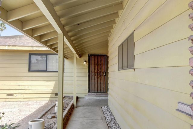 3327 Eisenhower Dr, Sacramento, CA 95826