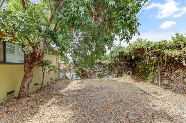3327 Eisenhower Dr, Sacramento, CA 95826