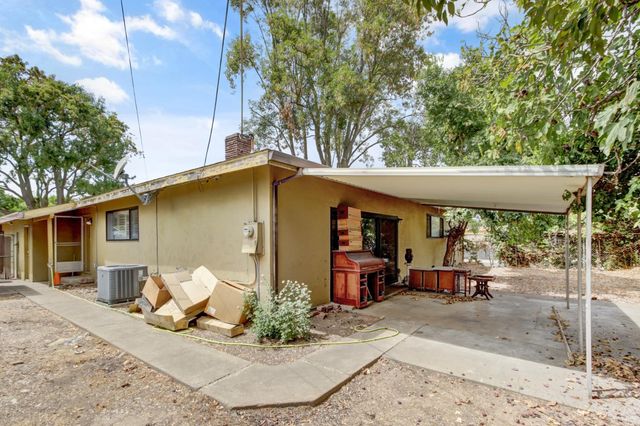 3327 Eisenhower Dr, Sacramento, CA 95826