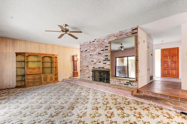 3327 Eisenhower Dr, Sacramento, CA 95826