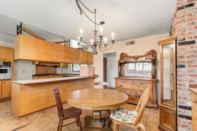 3327 Eisenhower Dr, Sacramento, CA 95826