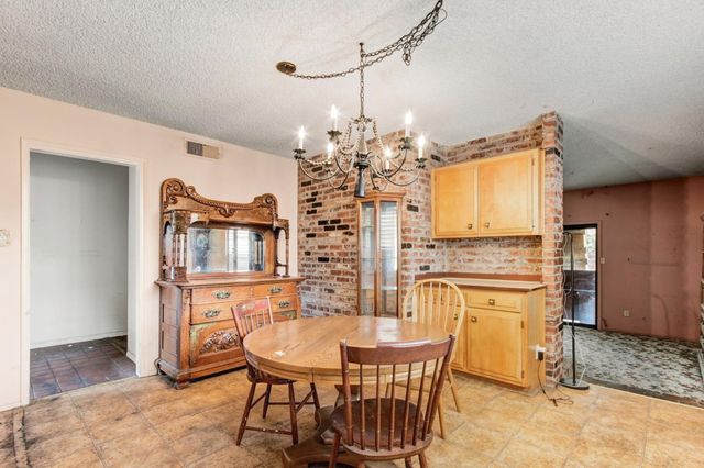 3327 Eisenhower Dr, Sacramento, CA 95826
