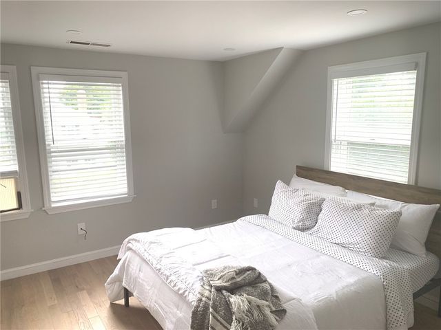 33 Van Zandt Avenue 1, Newport, RI 02840