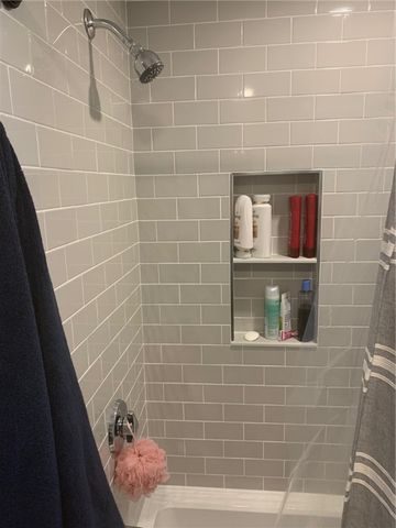 33 Van Zandt Avenue 1, Newport, RI 02840