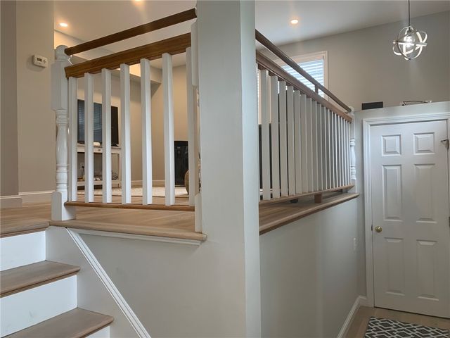 33 Van Zandt Avenue 1, Newport, RI 02840