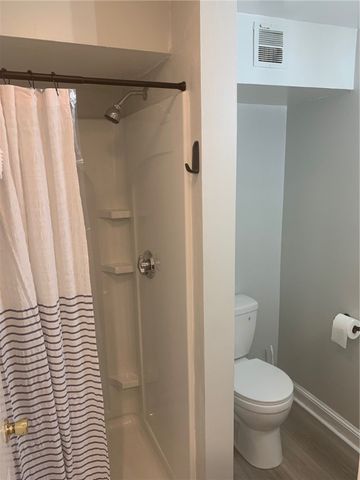 33 Van Zandt Avenue 1, Newport, RI 02840