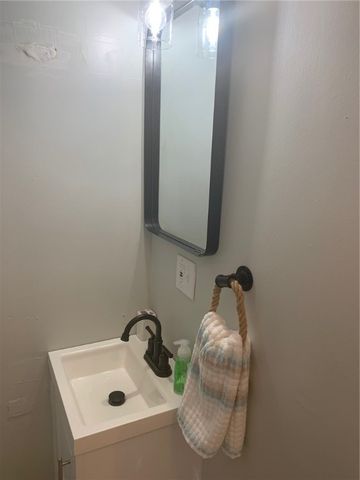 33 Van Zandt Avenue 1, Newport, RI 02840