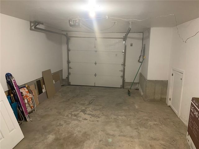 33 Van Zandt Avenue 1, Newport, RI 02840