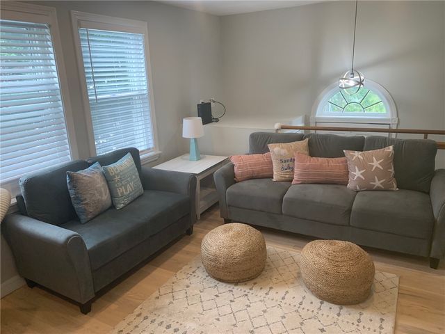 33 Van Zandt Avenue 1, Newport, RI 02840