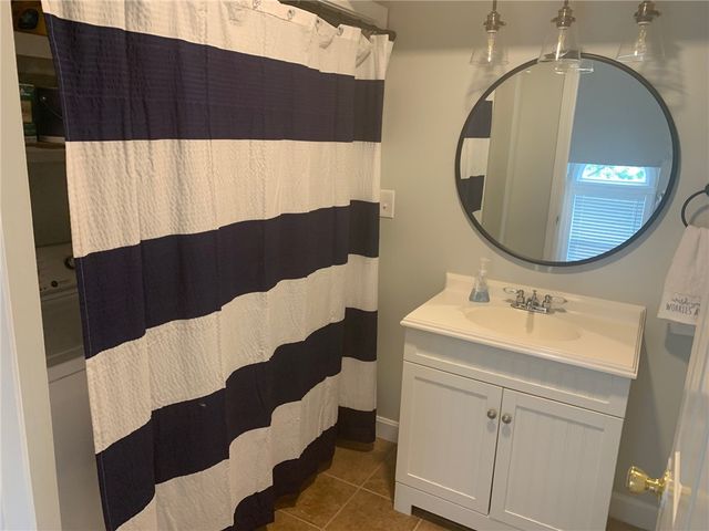 33 Van Zandt Avenue 1, Newport, RI 02840