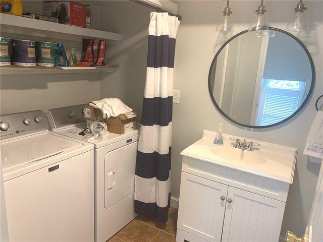 33 Van Zandt Avenue 1, Newport, RI 02840