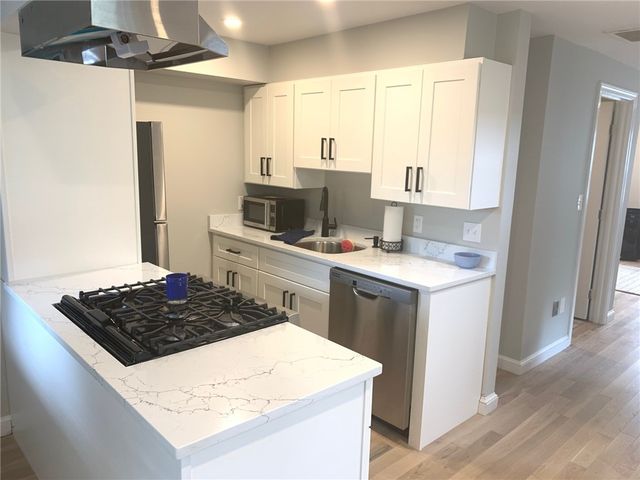 33 Van Zandt Avenue 1, Newport, RI 02840