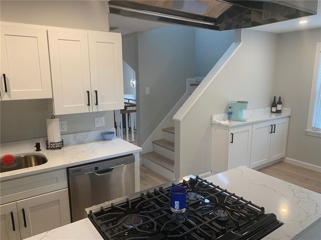 33 Van Zandt Avenue 1, Newport, RI 02840