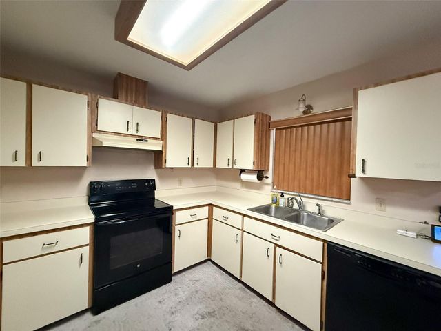 2122 CR 437A, Lake Panasoffkee, FL 33538