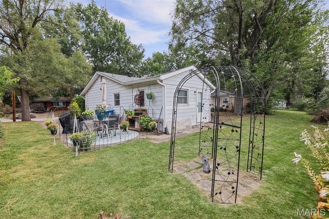 258 Edwards Street, Wood River, IL 62095