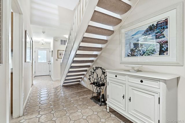 35 Waterside Close, Eastchester, NY 10709