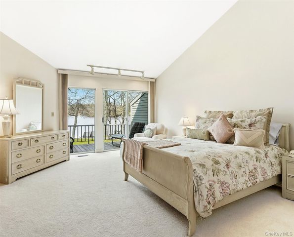 35 Waterside Close, Eastchester, NY 10709