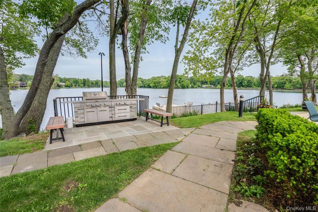 35 Waterside Close, Eastchester, NY 10709