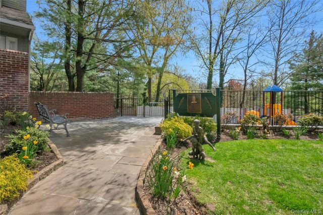 35 Waterside Close, Eastchester, NY 10709