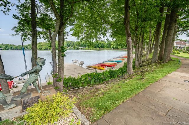 35 Waterside Close, Eastchester, NY 10709