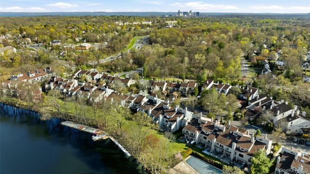35 Waterside Close, Eastchester, NY 10709