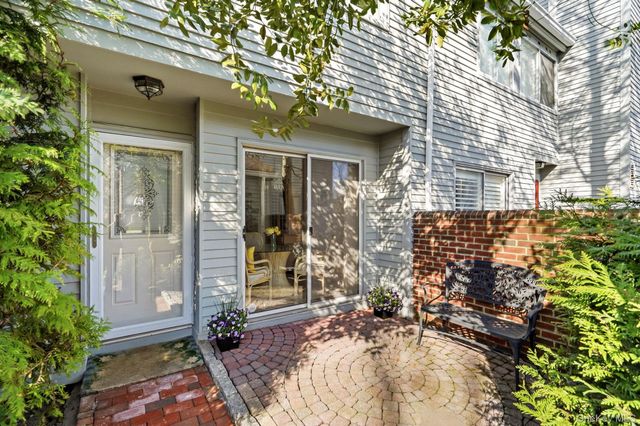 35 Waterside Close, Eastchester, NY 10709