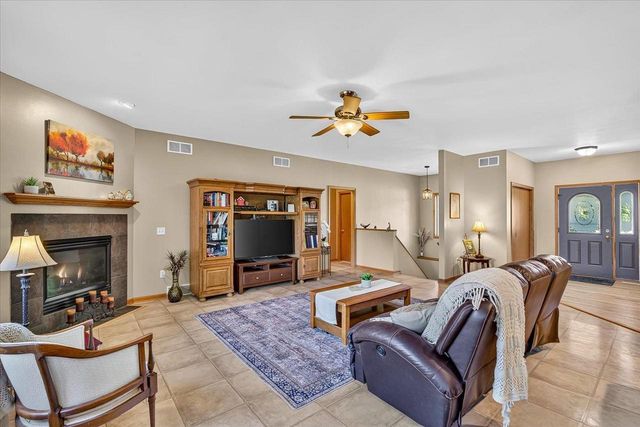 875 Merri-Hill Drive, Oregon, WI 53575