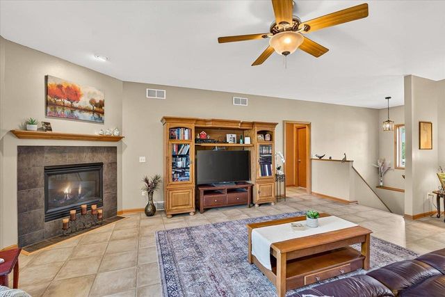 875 Merri-Hill Drive, Oregon, WI 53575